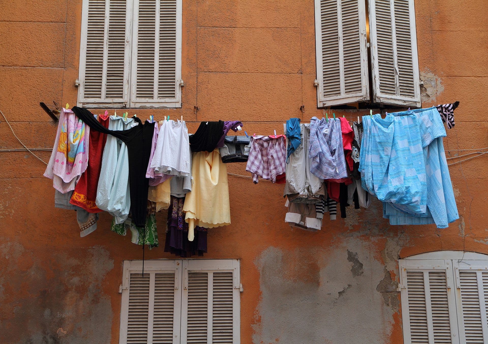 Ruelle du Panier, linge aux fenêtres